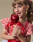 Vestido em Fly Tech Nylon e Tule Vermelho Como a Maçã Do Amor com Corações e Laços Aplicados. Doçura e Encanto Para a Festa Junina. 97504 Infanti Infantil Menina