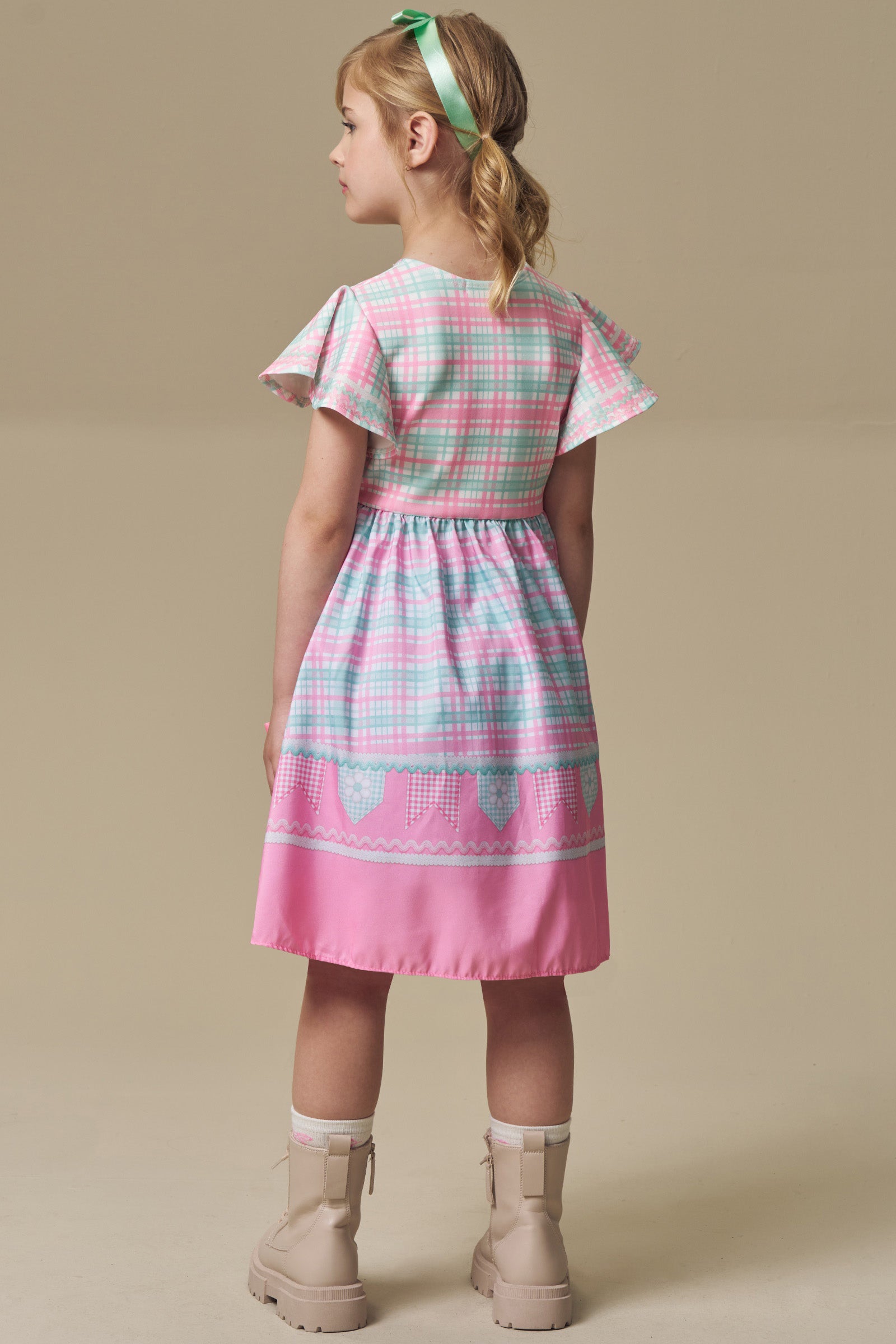 Vestido em Fly Tech e Nylon com Laços Aplicados e Estampa Delicada. Toda a Doçura Da Caipira Princess Para Comemorar a Festa Junina. 97505 Infanti Infantil Menina