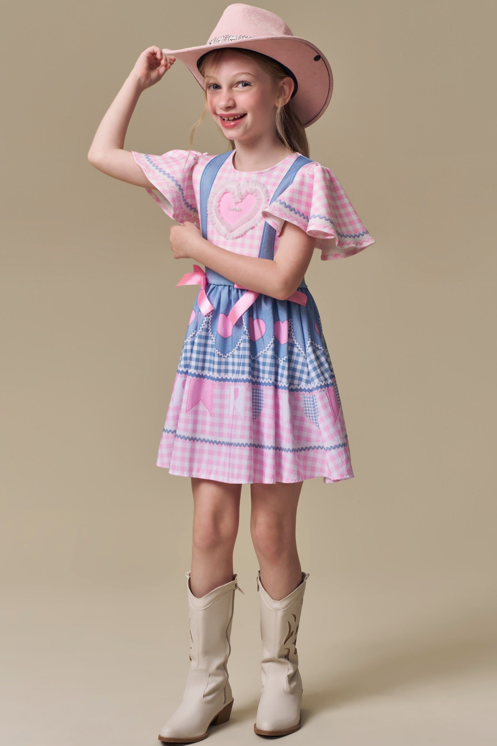 Vestido em Fly Tech e Nylon em Delicado Mix de Azul e Rosa com Coração Bordado em Tule. Um Traje Caipira Chic e Encantador Da Infanti. 97507 Infanti Infantil Menina