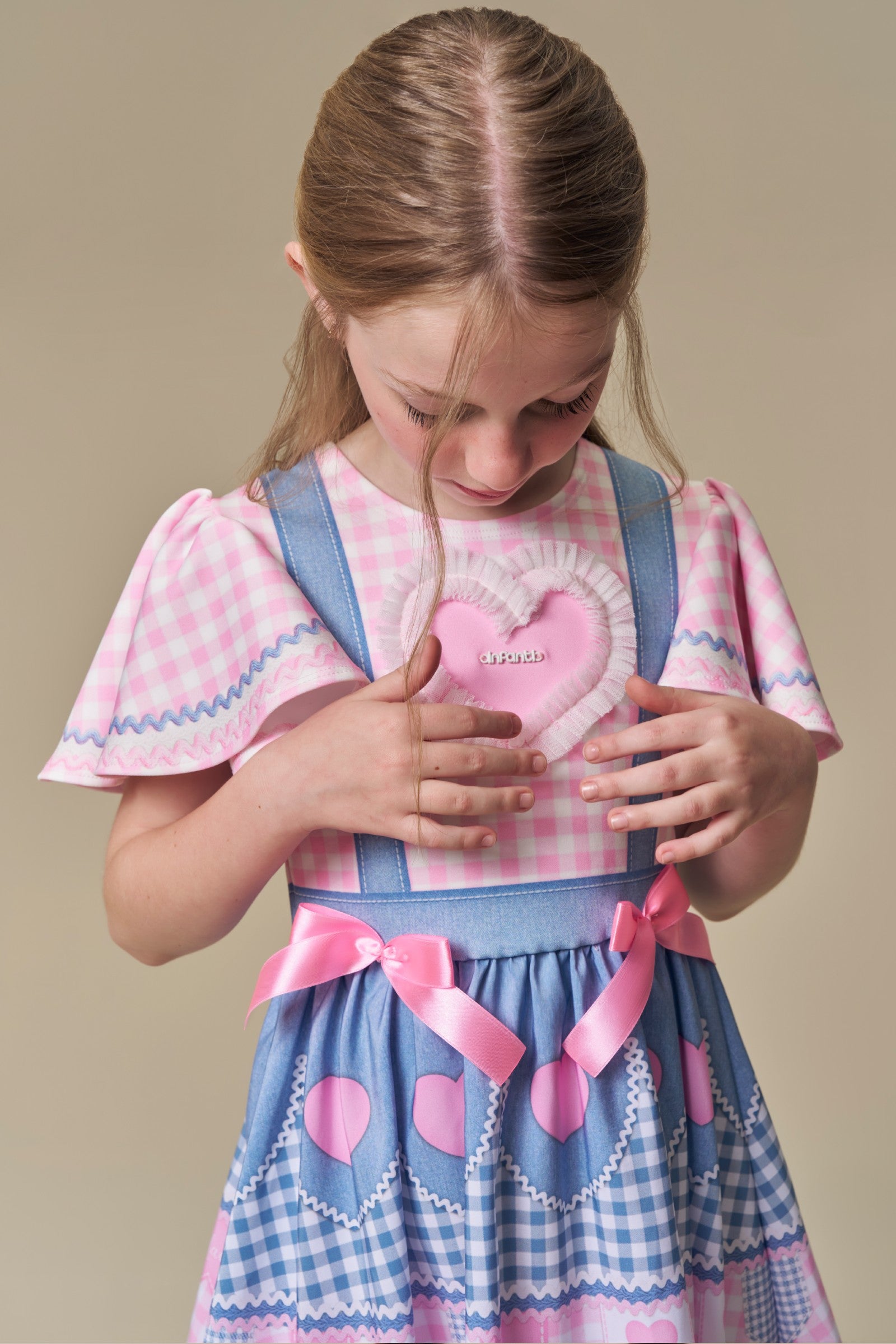 Vestido em Fly Tech e Nylon em Delicado Mix de Azul e Rosa com Coração Bordado em Tule. Um Traje Caipira Chic e Encantador Da Infanti. 97507 Infanti Infantil Menina