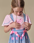 Vestido em Fly Tech e Nylon em Delicado Mix de Azul e Rosa com Coração Bordado em Tule. Um Traje Caipira Chic e Encantador Da Infanti. 97507 Infanti Infantil Menina