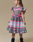Vestido em Fly Tech e Nylon Estampa Xadrez com Bandeirinhas Coloridas e Laços Aplicados. Estilo Junino com Toque Fashion Da Infanti. 97509 Infanti Infantil Menina