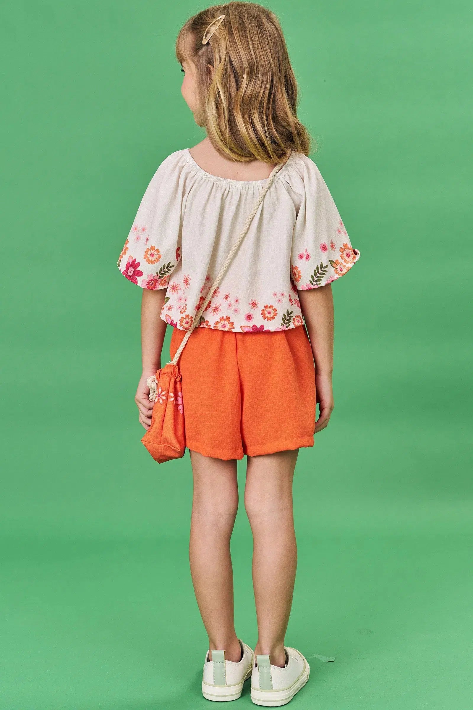 Conjunto de Blusa Boxy em Visco Twill e Shorts em Air Flow. Acompanha Bolsa 81510 Infanti