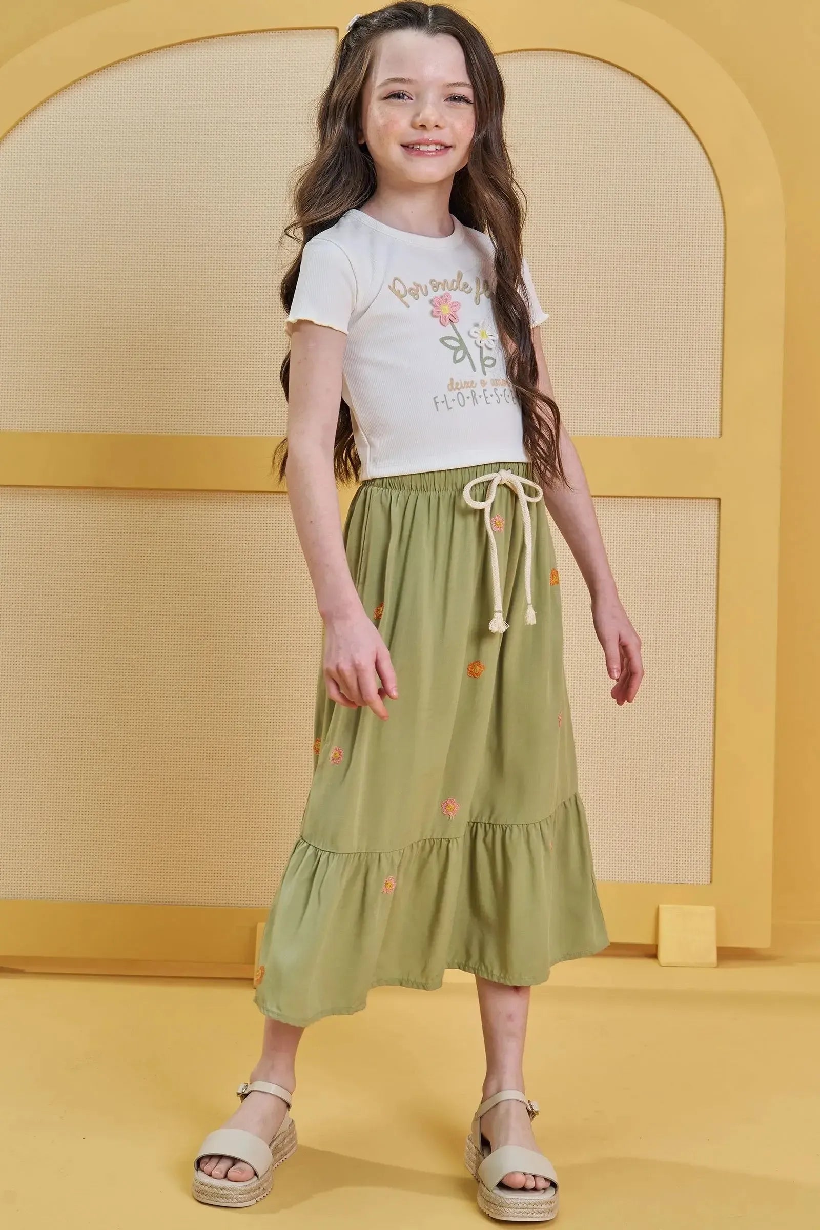 Conjunto de Blusa Cropped em Canelado Liz com Saia Midi em Viscose Bordado Flores 86847 Infanti Infantil Menina