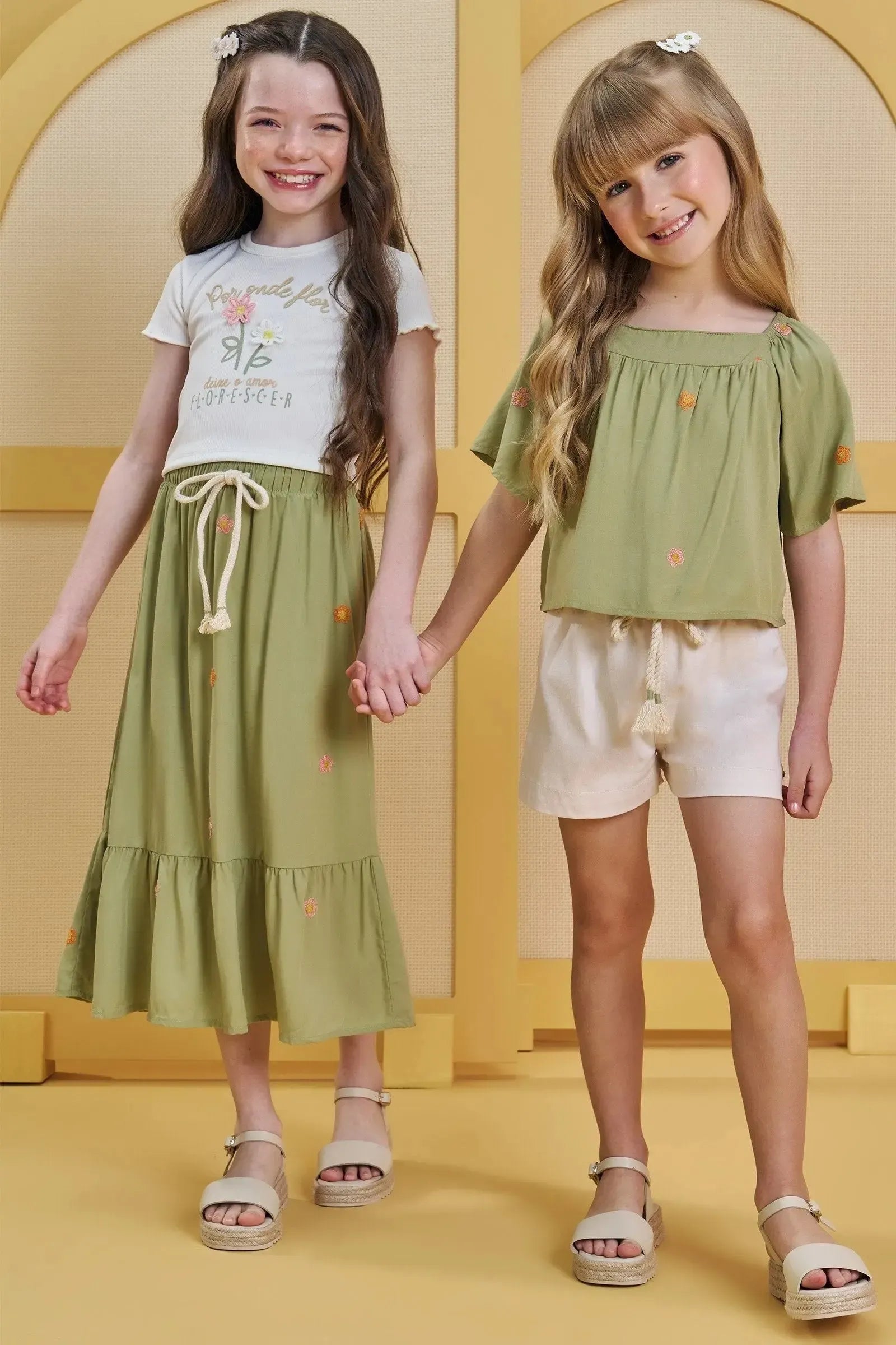 Conjunto de Blusa Cropped em Canelado Liz com Saia Midi em Viscose Bordado Flores 86847 Infanti Infantil Menina