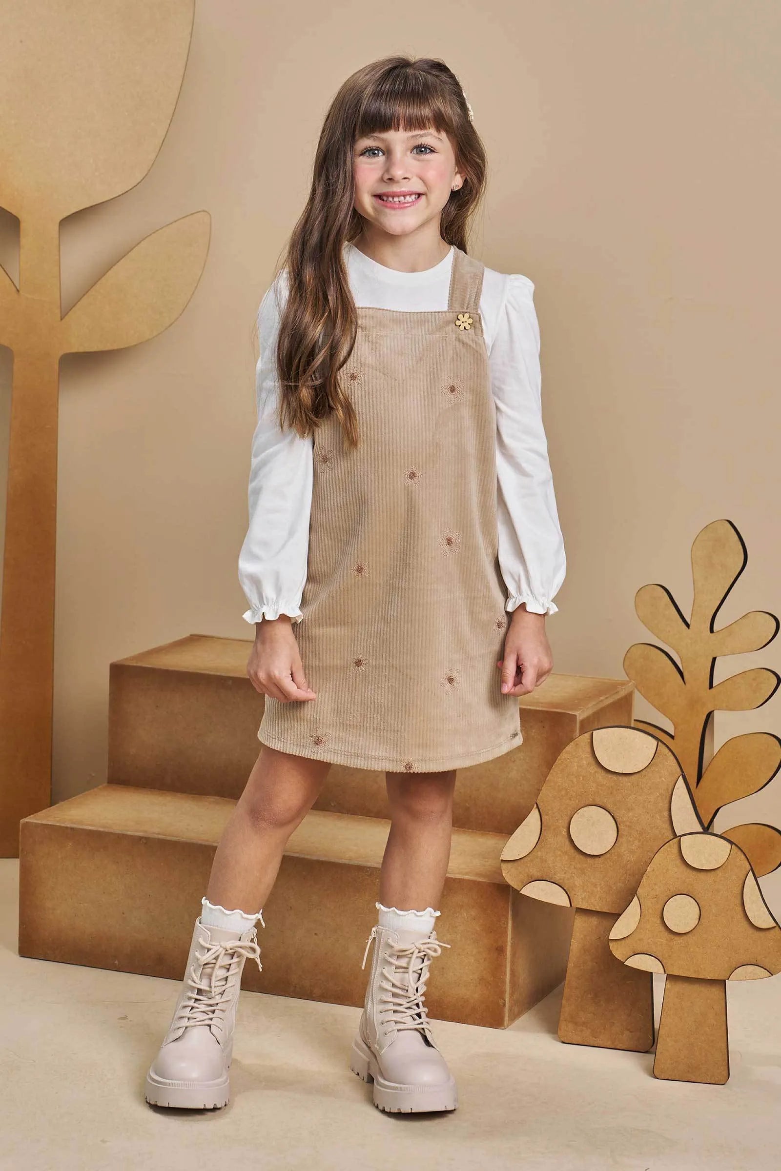 Conjunto de Blusa em Meia Malha com Salopete em Malha Veludo Cotelê Bordado 93486 Infanti Infantil Menina