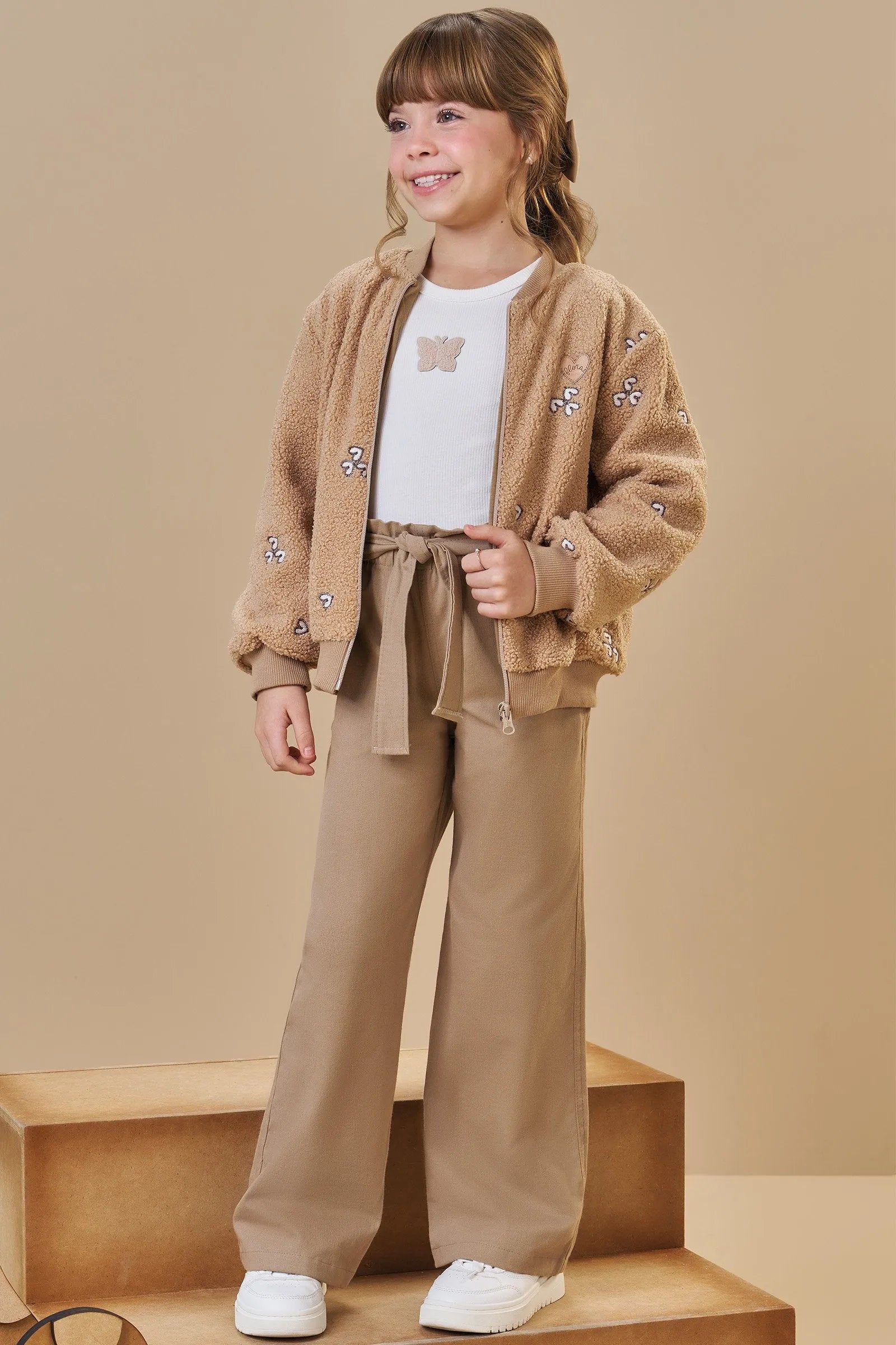 Jaqueta Bomber em Pelo Carneirinho Bordado 90935 Infanti Infantil Menina