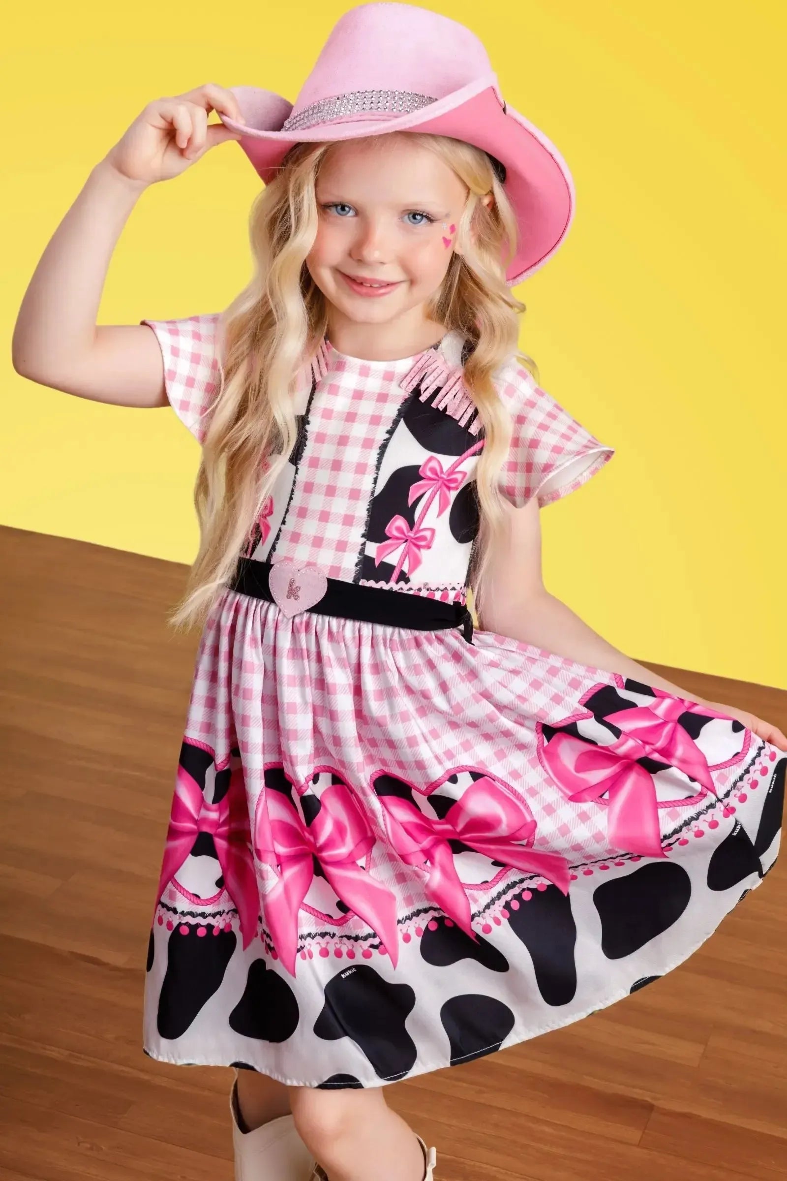 Vestido Junino Boiadeira em Fly Tech e Nylon Estampa de Vaquinha e Franjas com Strass 97819 Kukiê Infantil Menina
